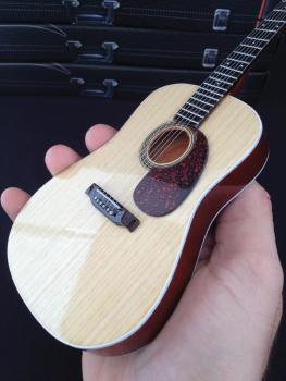 Natural Finish Acoustic Model: Miniature Guitar Replica Collectible (HL-00124294)